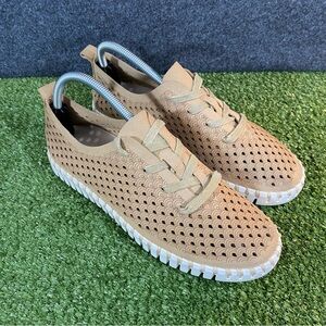 Ilse Jacobsen Tulip Tan Perforated Leather Lace-Up Size 10.5 Casual Sneakers
